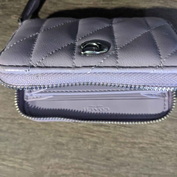 COACH Small Zip Around Card Case With Pillow Quilting - Picture 2 of 6